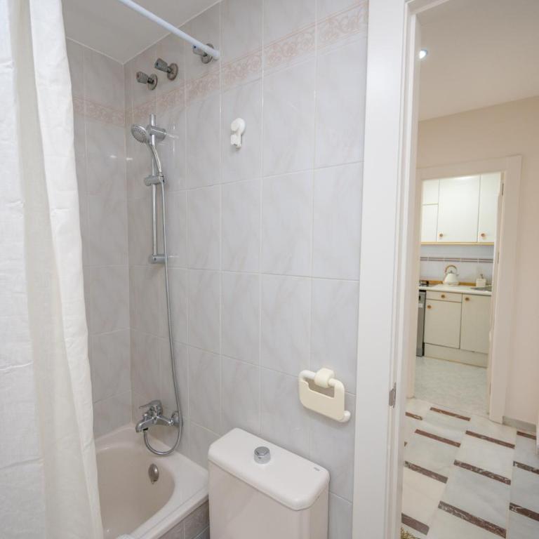 Apartamento LH Beach frente al mar - One-Bedroom Apartment with Balcony and Sea View - 73