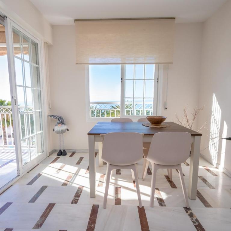 Apartamento LH Beach frente al mar - One-Bedroom Apartment with Balcony and Sea View - 47