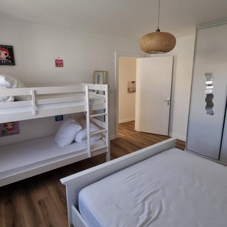 Appart RDC 70 m plein centre-ville ! - Appartement 3 Chambres - 16