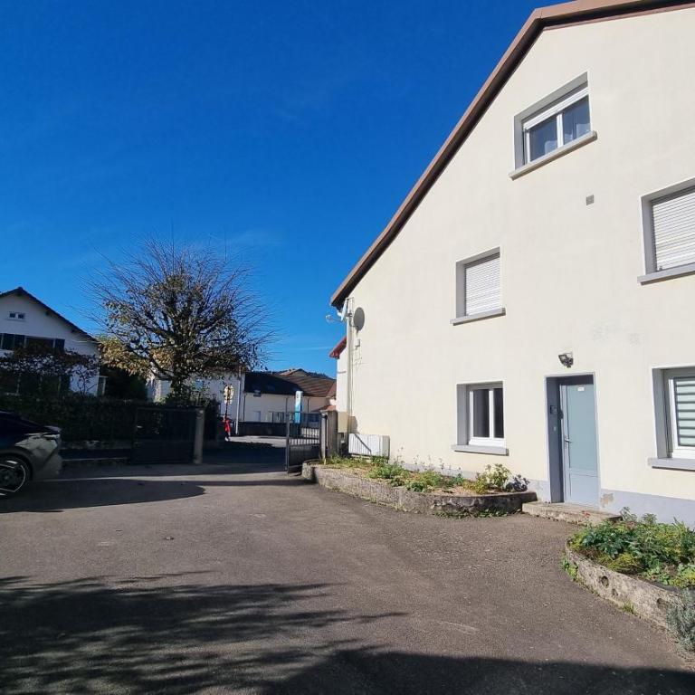 Appart RDC 70 m plein centre-ville ! - Appartement 3 Chambres - 23