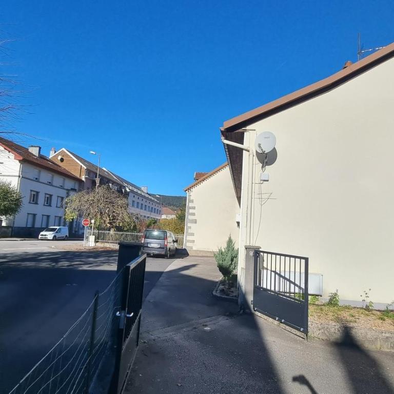 Appart RDC 70 m plein centre-ville ! - Appartement 3 Chambres - 25