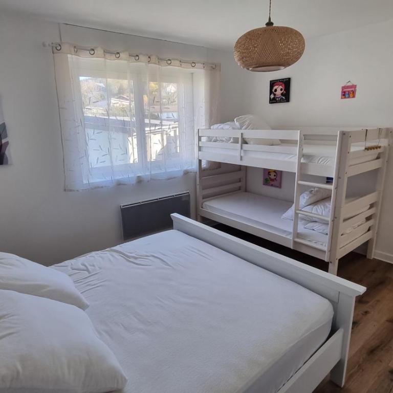 Appart RDC 70 m plein centre-ville ! - Appartement 3 Chambres - 28