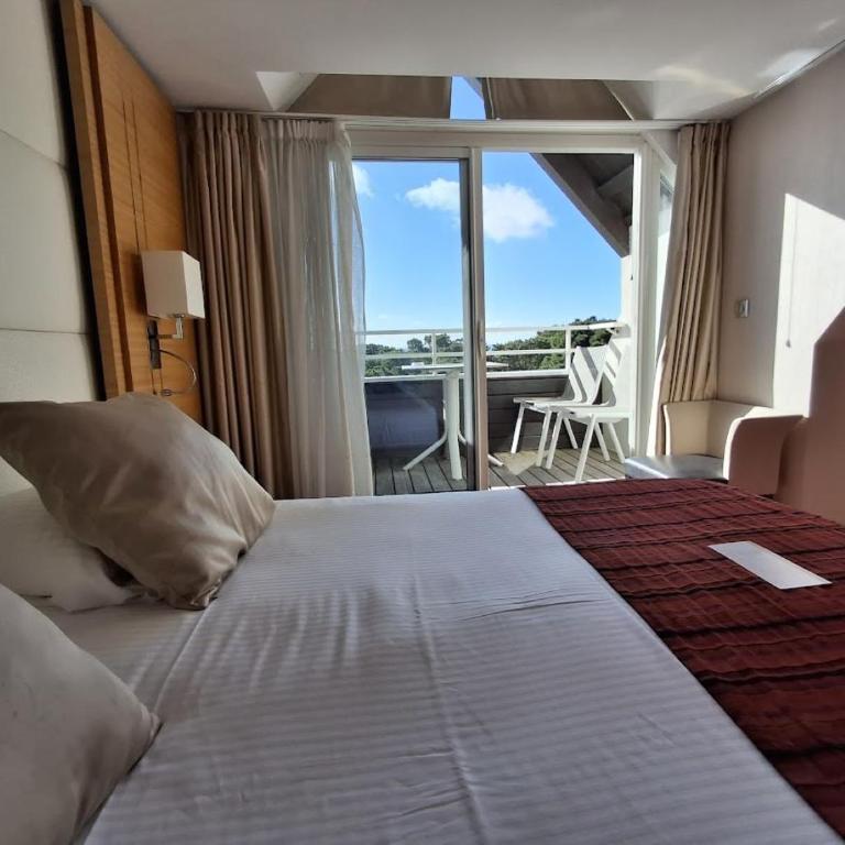 Le Churchill Hôtel & Spa - Chambre Double Privilège avec Balcon - Vue sur Mer - 7