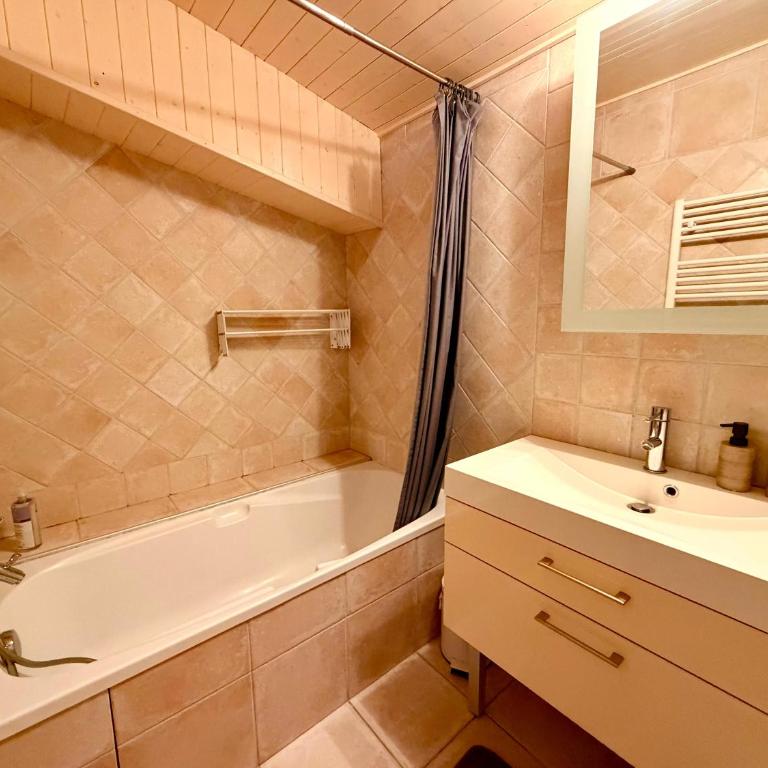 Duplex cosy rénové vue montagne à 5 min du centre 1650 - Maisonette-Apartment - 7