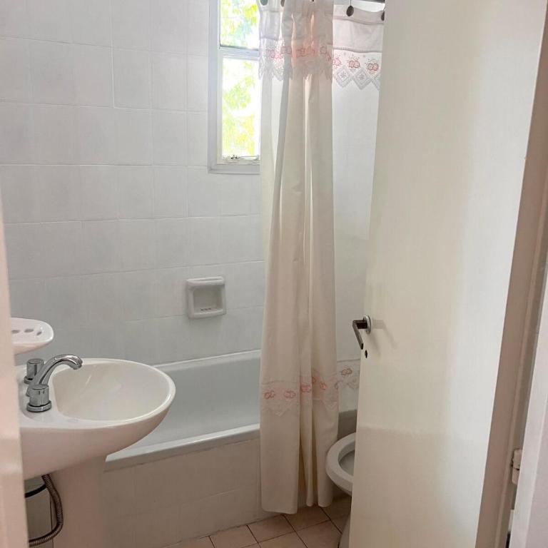 Departamento acogedor con balcón y vista a los árboles - Apartamento de 1 dormitorio - 2