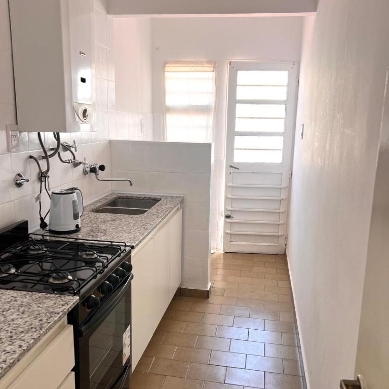 Departamento acogedor con balcón y vista a los árboles - Apartamento de 1 dormitorio - 6
