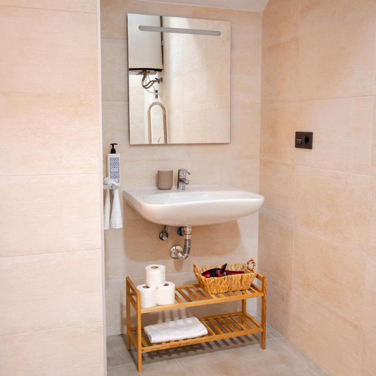 Capuchinos Suites Guest Homes Malaga - Suite Familiar - 11