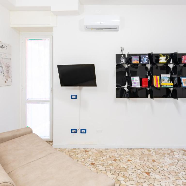 Metro M3 - 10 min Duomo - Cozy Apt W Balcony and AC - Appartamento con 2 Camere da Letto - 1