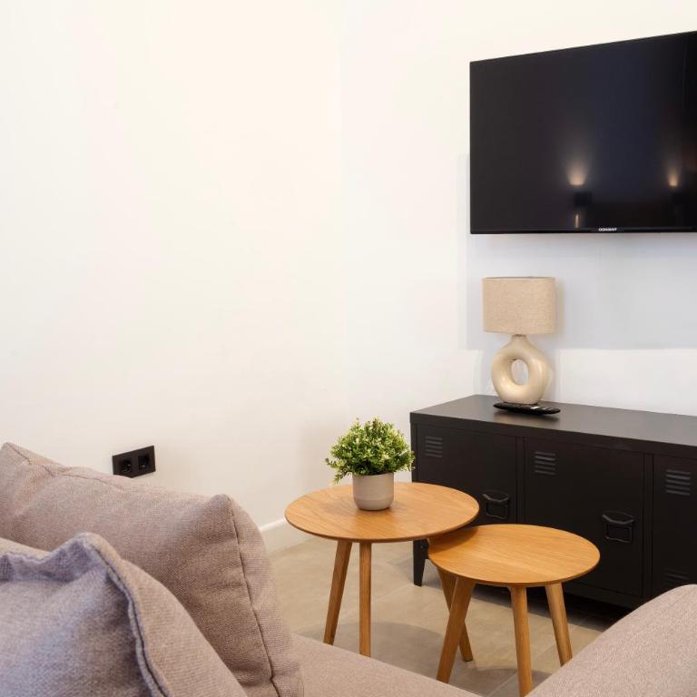Capuchinos Suites Guest Homes Malaga - Suite Junior - 11
