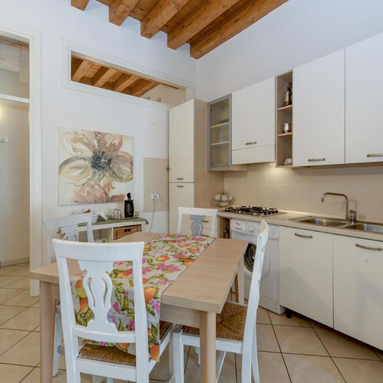 Flowers Apartments - Monolocale King con Divano-Letto - 7