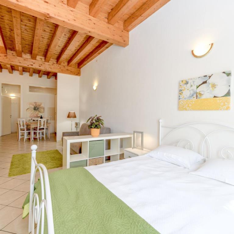 Flowers Apartments - Monolocale King con Divano-Letto - 13