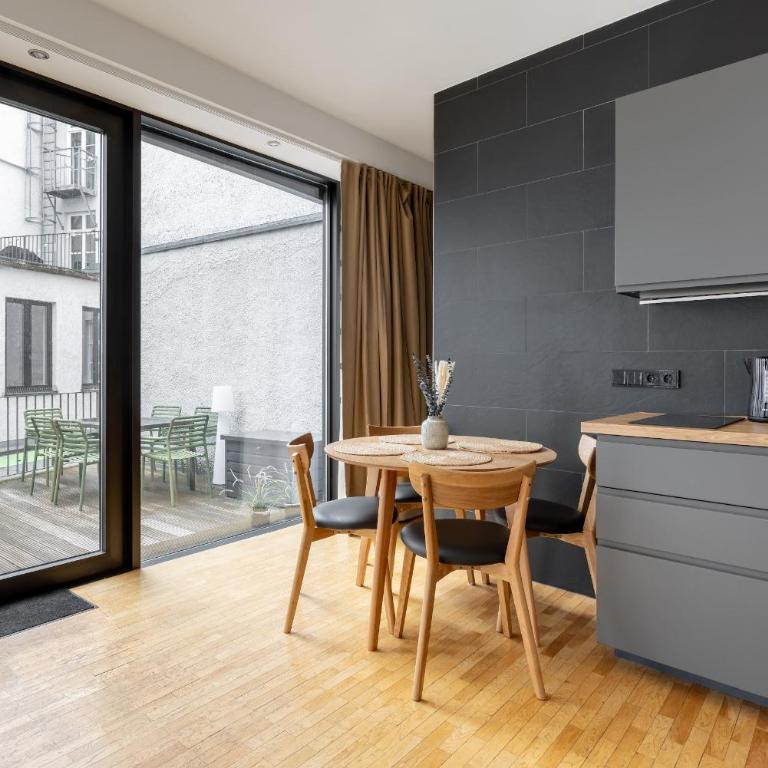 Global Living - Design Apartment I Rathausplatz I Kitchen I Augsburg - Appartamento con Terrazza - 11