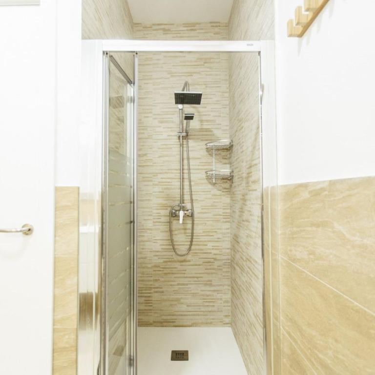 Bright Renovated Full of Natural Light 2BR 2BA - Apartment - 27