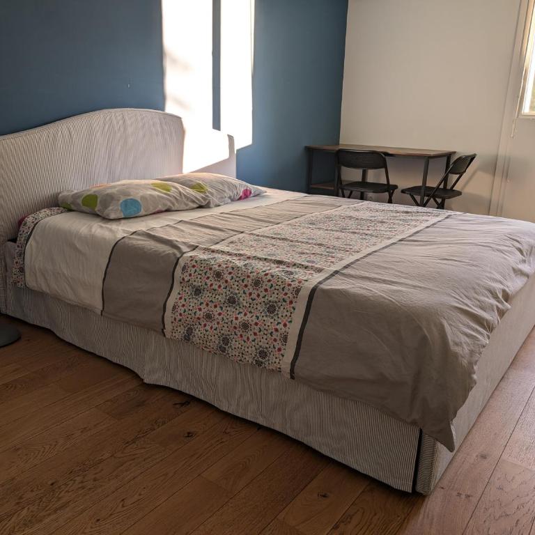 Chez Nicolas Marseille 13009 - Habitación con cama extragrande. - 1