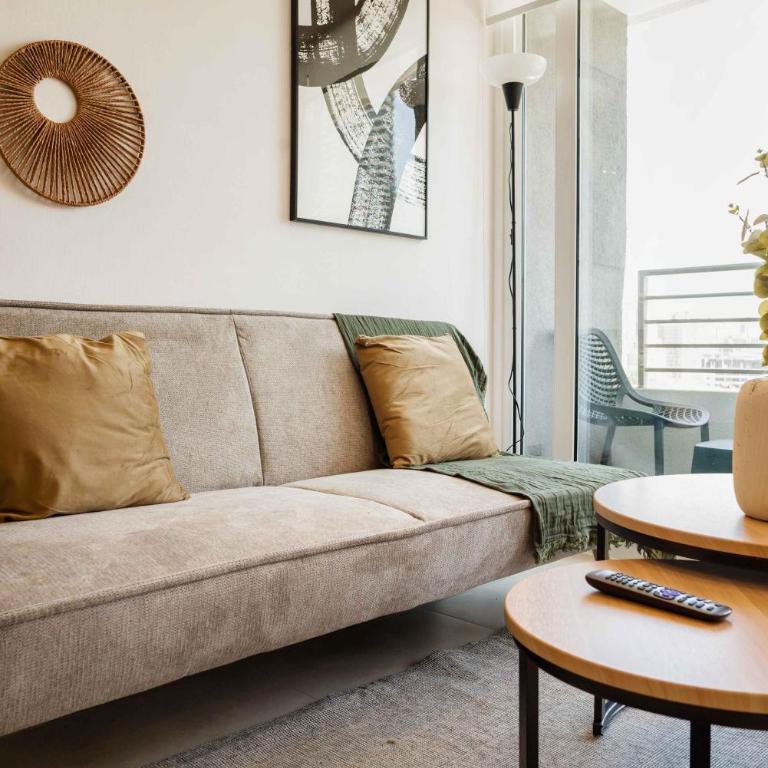 Cozy 2BR Escape for Three in Vibrant Nunoa - Apartment - 12