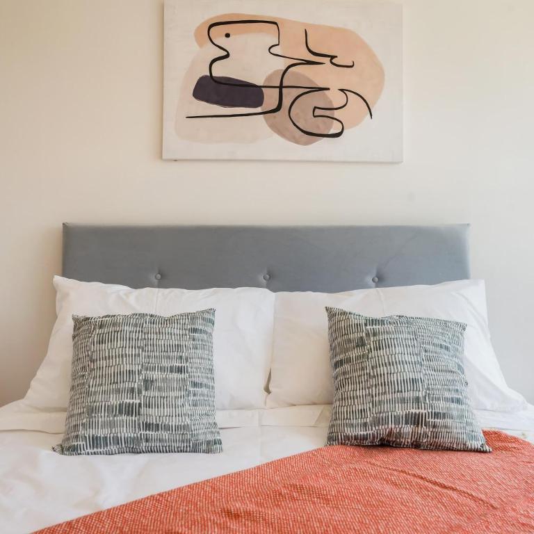 Cozy 2BR Escape for Three in Vibrant Nunoa - Apartment - 8