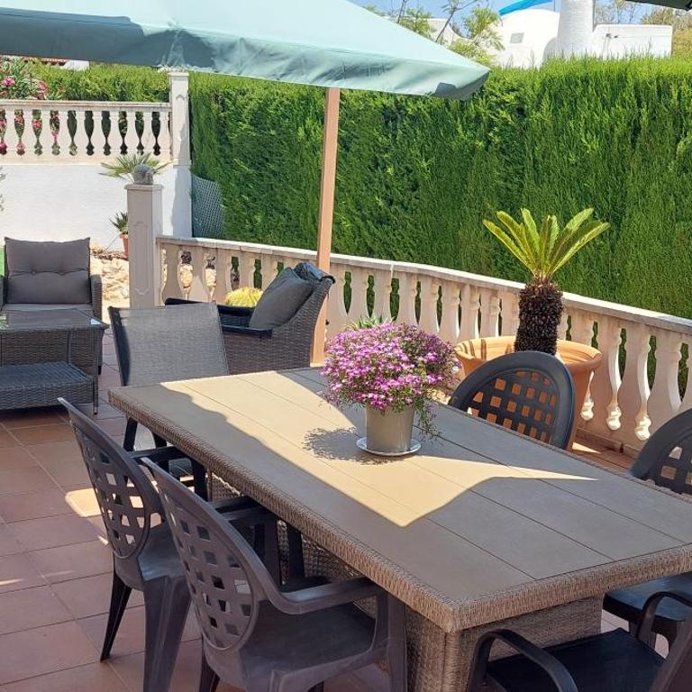 Villa totalmente independiente con piscina comunitaria - Villa con vistas al jardín - 4