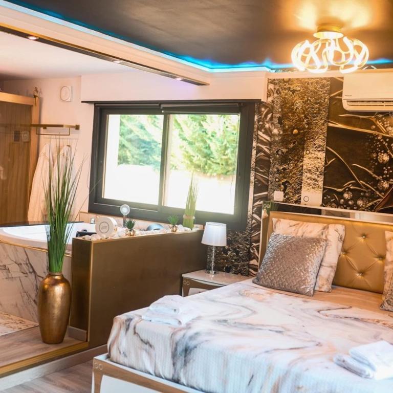 L'Aurore Love Room de prestige jacuzzi sauna piscine chauffée cuisine - Maison 1 Chambre - 14