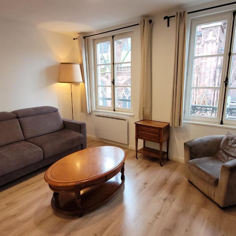 Les appartements Place de la Cathédrale - Three-Bedroom Apartment (8 Adults) - 7