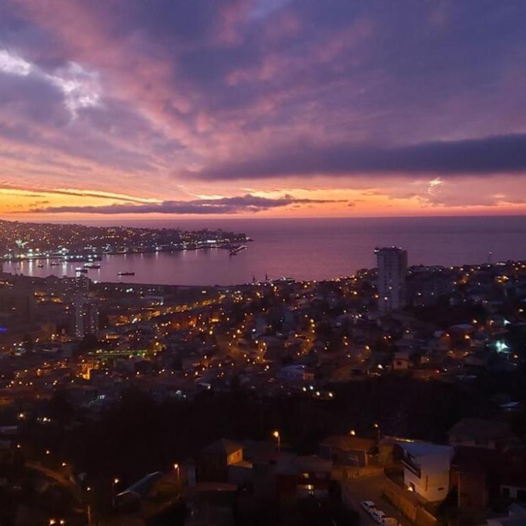Espectacular vista día y noche - Three-Bedroom Apartment - 5