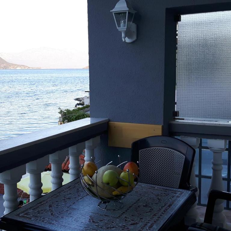 Apartments Sutorina - One-Bedroom Apartment with Balcony and Sea View - 17