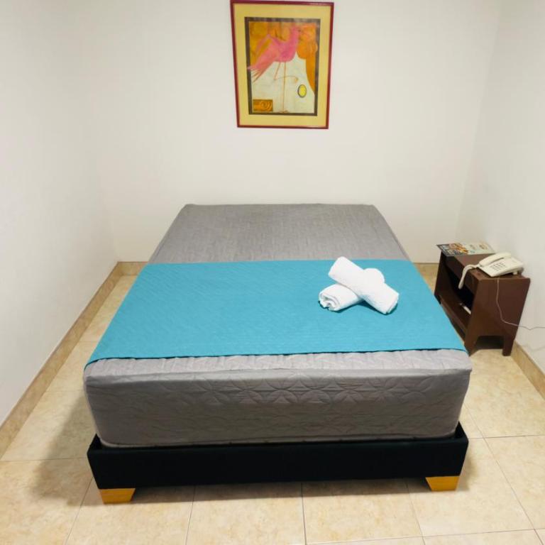 Hotel Suite Centro Bogotá - Habitación Doble con baño privado - 9