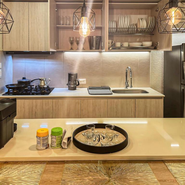 Dominique Luxury - 1 BR - Private Jacuzzi - 13th Floor - One-Bedroom Apartment - 14