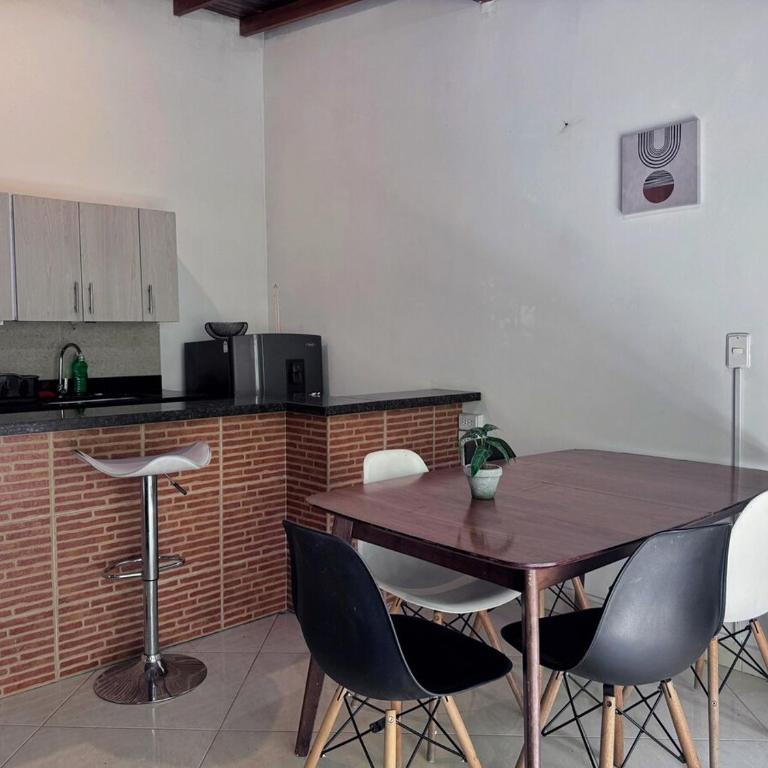 Apartamento Espacioso Belen Alameda cerca a Laureles y unidad deportiva de Belen - Two-Bedroom Apartment - 19