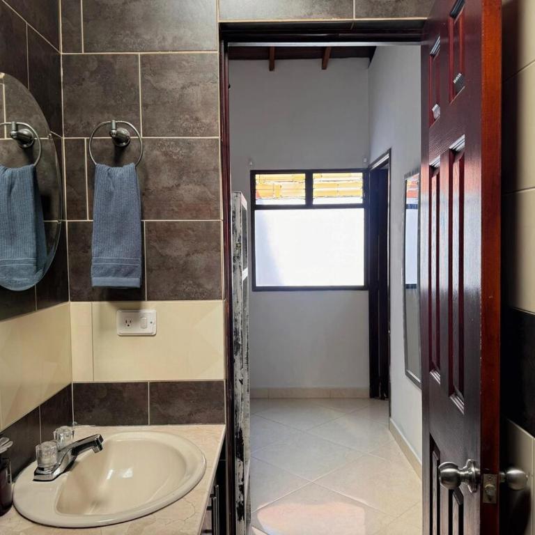 Apartamento Espacioso Belen Alameda cerca a Laureles y unidad deportiva de Belen - Two-Bedroom Apartment - 21