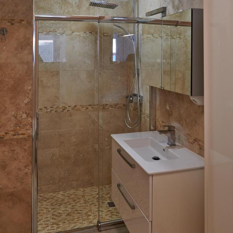 Sète - Coeur de ville et proximité canaux , Appartement plein soleil, Vue St Clair - Two-Bedroom Apartment - 7