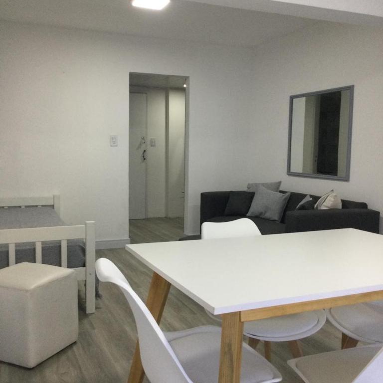 Depto parque Luro a dos cuadras de la playa - One-Bedroom Apartment - 1