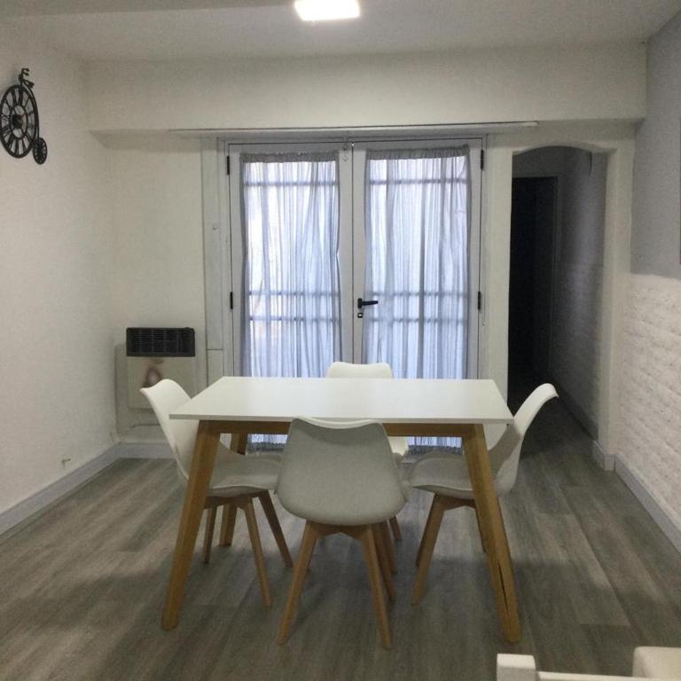 Depto parque Luro a dos cuadras de la playa - One-Bedroom Apartment - 4