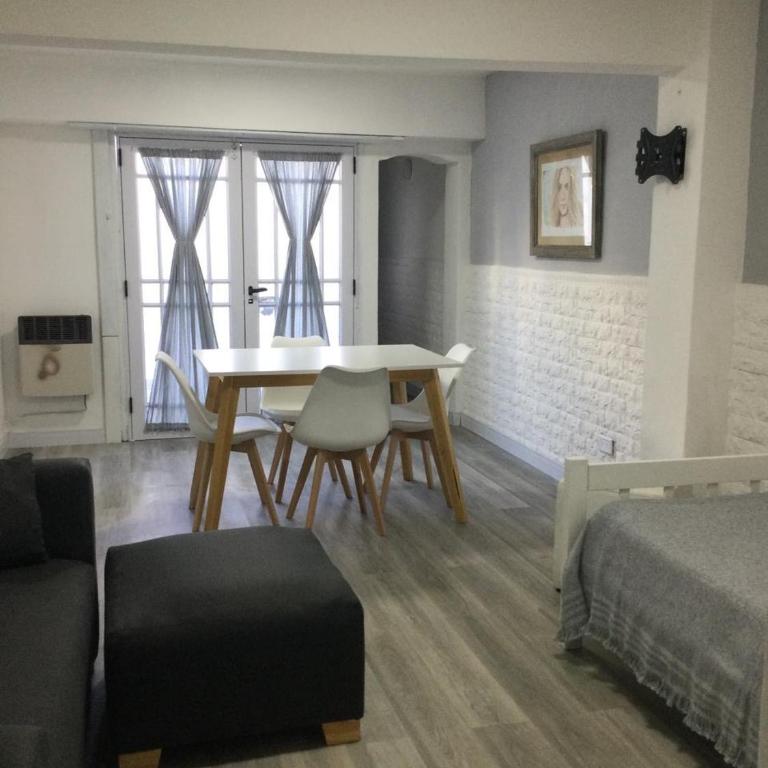 Depto parque Luro a dos cuadras de la playa - One-Bedroom Apartment - 9