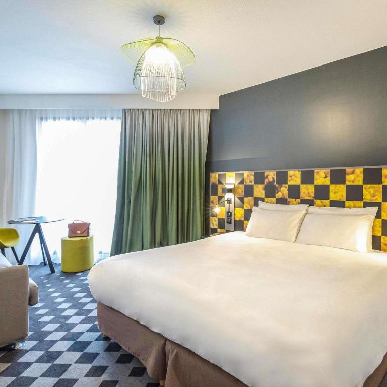 Mercure Hyères Centre Côte d'Azur - Chambre Double Standard avec Canapé et Balcon - 2