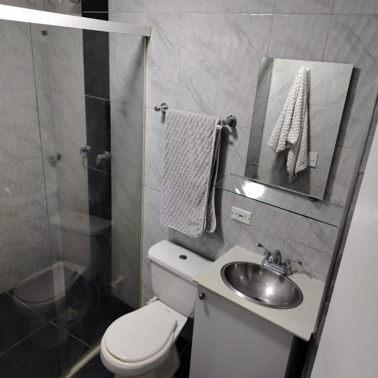 Confortable apartamento en el corazón de Medellín - Two-Bedroom Apartment - 6