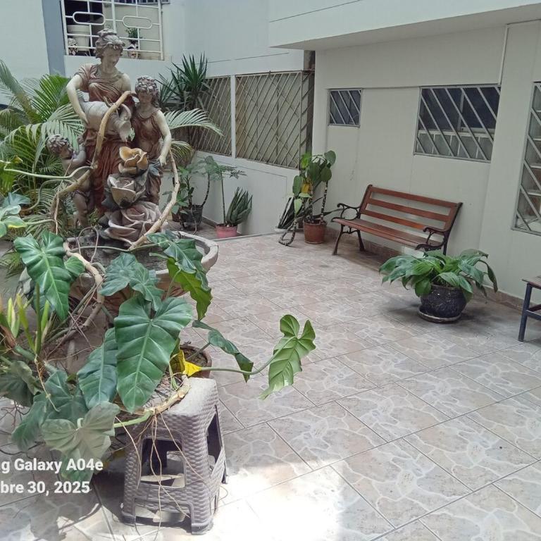 Depa céntrico, acogedor Trujillo - Three-Bedroom Apartment - 13