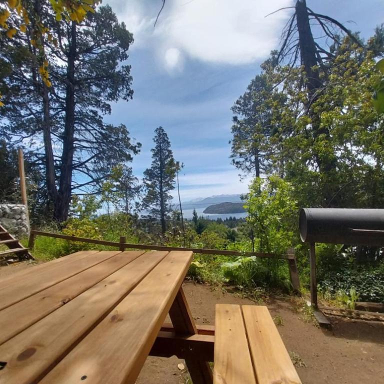 Refugio de bosque con jacuzzi en terraza y vista panorámica al lago - Casa de 2 dormitorios - 48