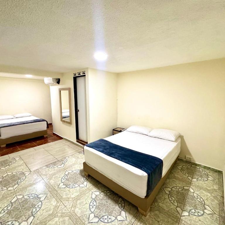 Hotel Estadio 80 - Habitación Doble Superior - 2 camas dobles - 3