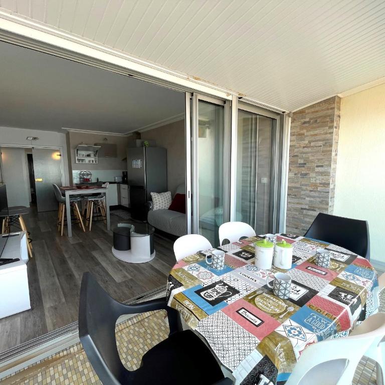 Bel appartement 2 chambres moderne face mer avec garage - FR-1-323-329 - Apartment - 24