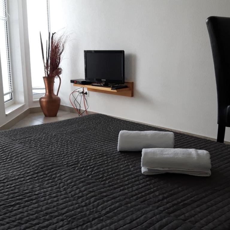 Apartments Sutorina - Classic Double Room with Balcony - 23