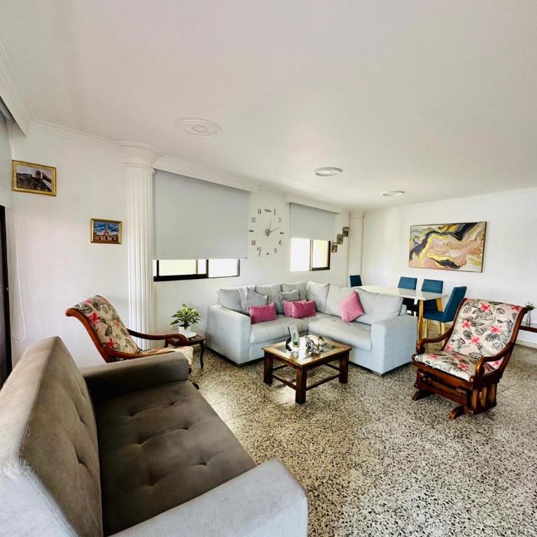2B Apt in Cartagena with Views, Pool, Wifi and Balcón - Two-Bedroom Apartment - 1