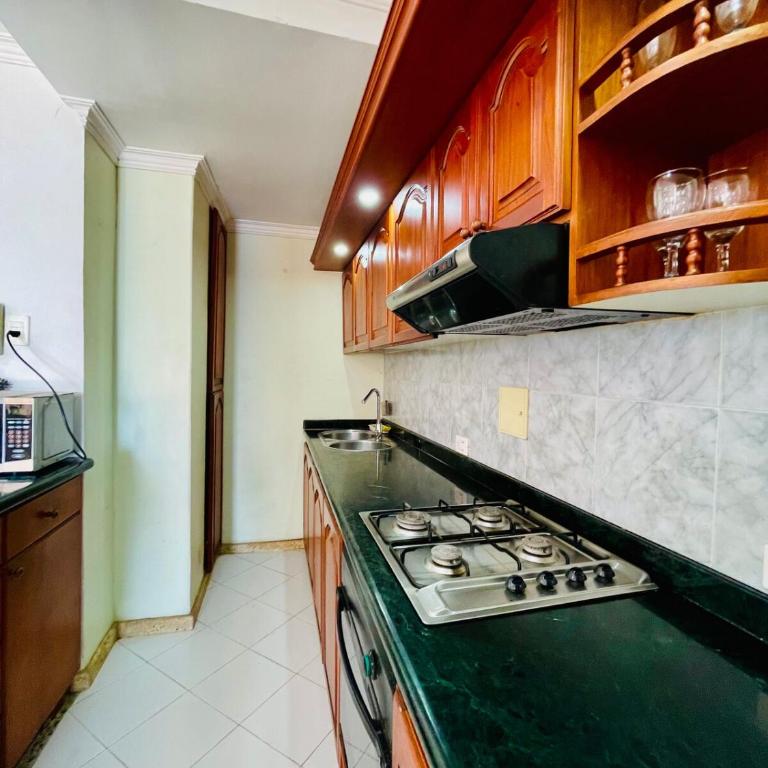 2B Apt in Cartagena with Views, Pool, Wifi and Balcón - Two-Bedroom Apartment - 4