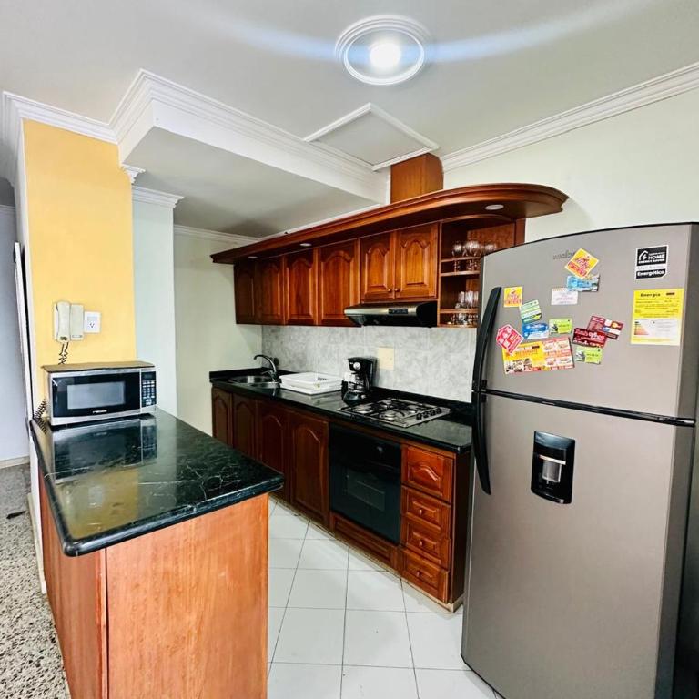 2B Apt in Cartagena with Views, Pool, Wifi and Balcón - Two-Bedroom Apartment - 5