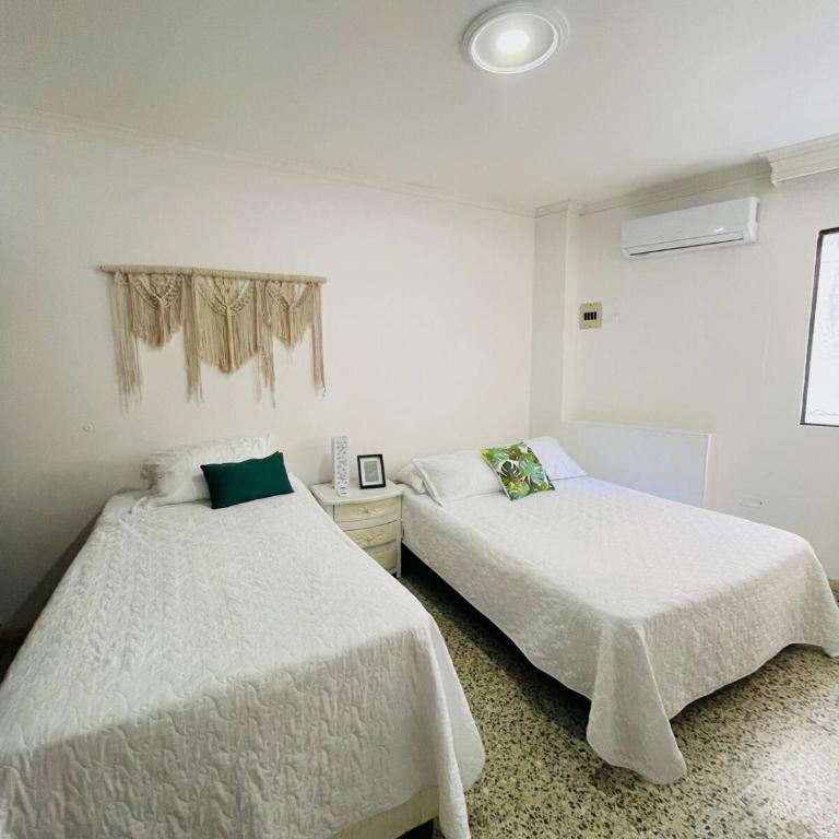 2B Apt in Cartagena with Views, Pool, Wifi and Balcón - Two-Bedroom Apartment - 6