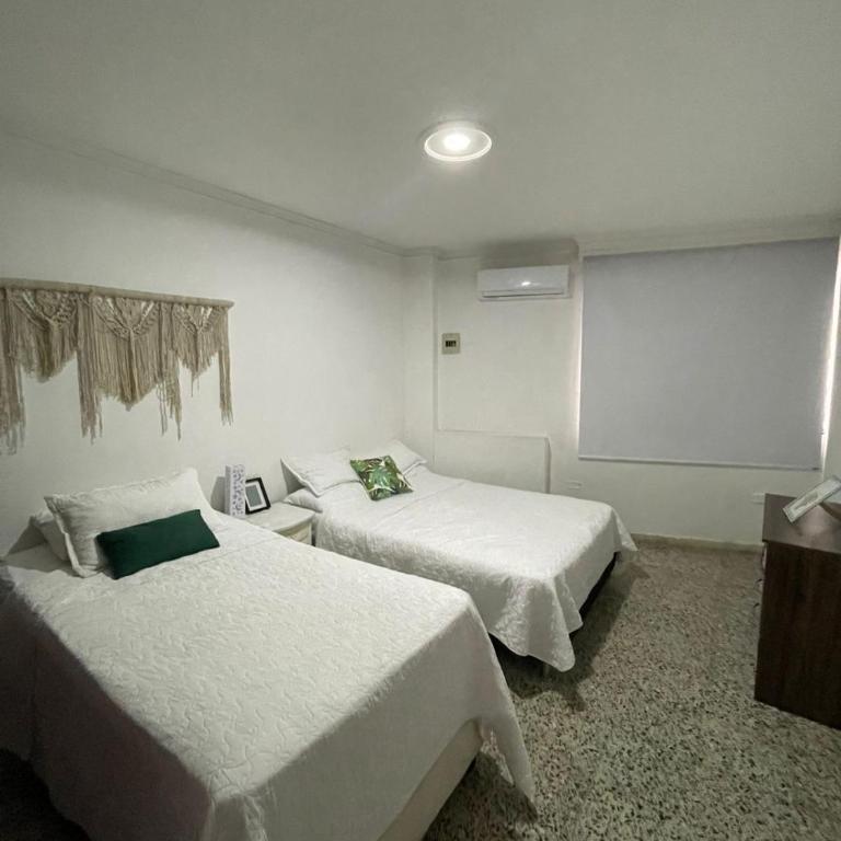 2B Apt in Cartagena with Views, Pool, Wifi and Balcón - Two-Bedroom Apartment - 9