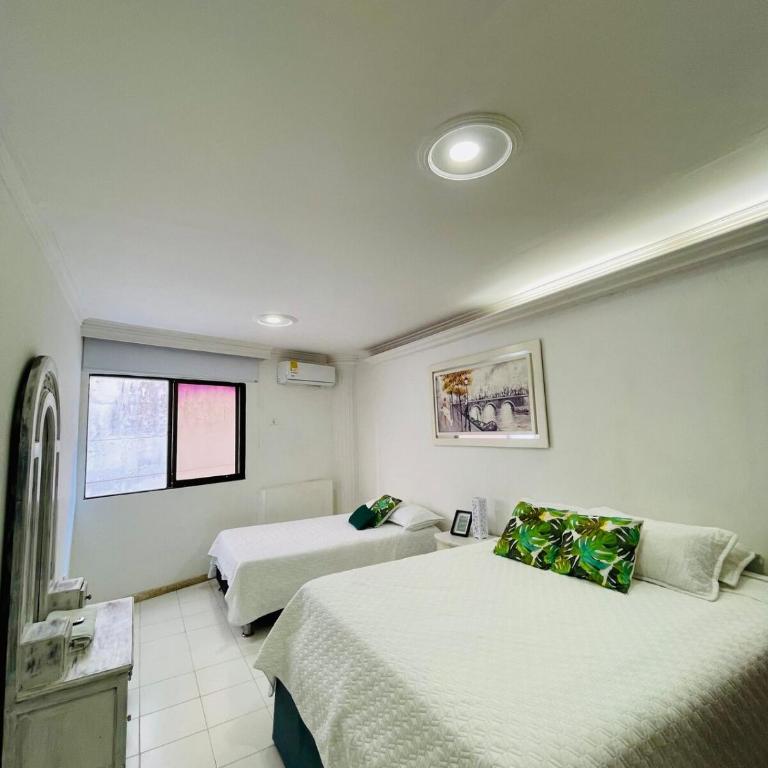 2B Apt in Cartagena with Views, Pool, Wifi and Balcón - Two-Bedroom Apartment - 10