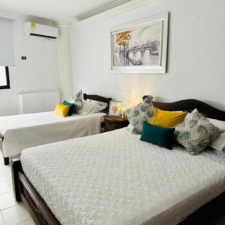 2B Apt in Cartagena with Views, Pool, Wifi and Balcón - Two-Bedroom Apartment - 11