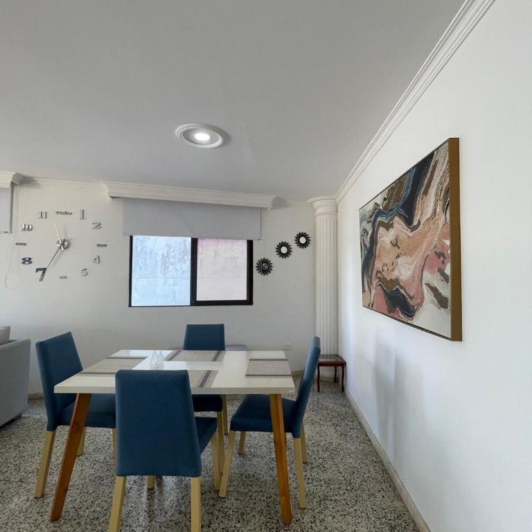 2B Apt in Cartagena with Views, Pool, Wifi and Balcón - Two-Bedroom Apartment - 14