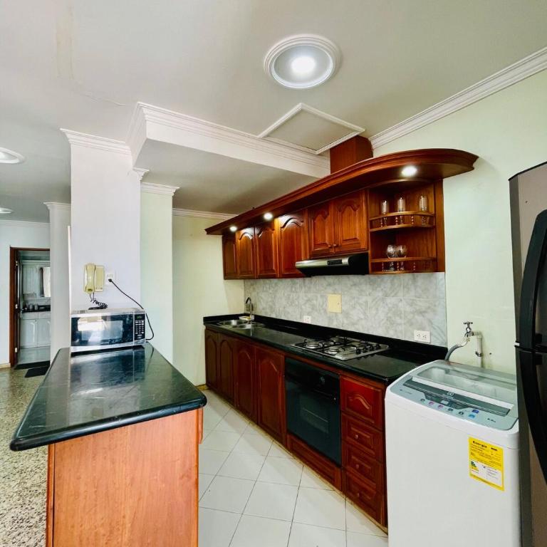 2B Apt in Cartagena with Views, Pool, Wifi and Balcón - Two-Bedroom Apartment - 16