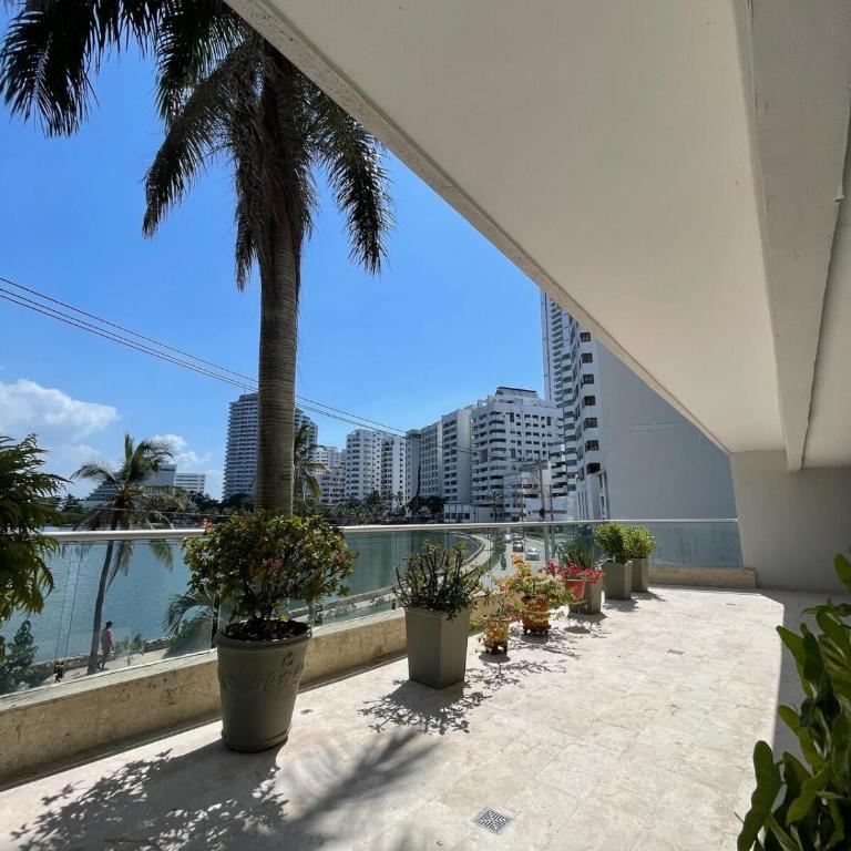 2B Apt in Cartagena with Views, Pool, Wifi and Balcón - Two-Bedroom Apartment - 24